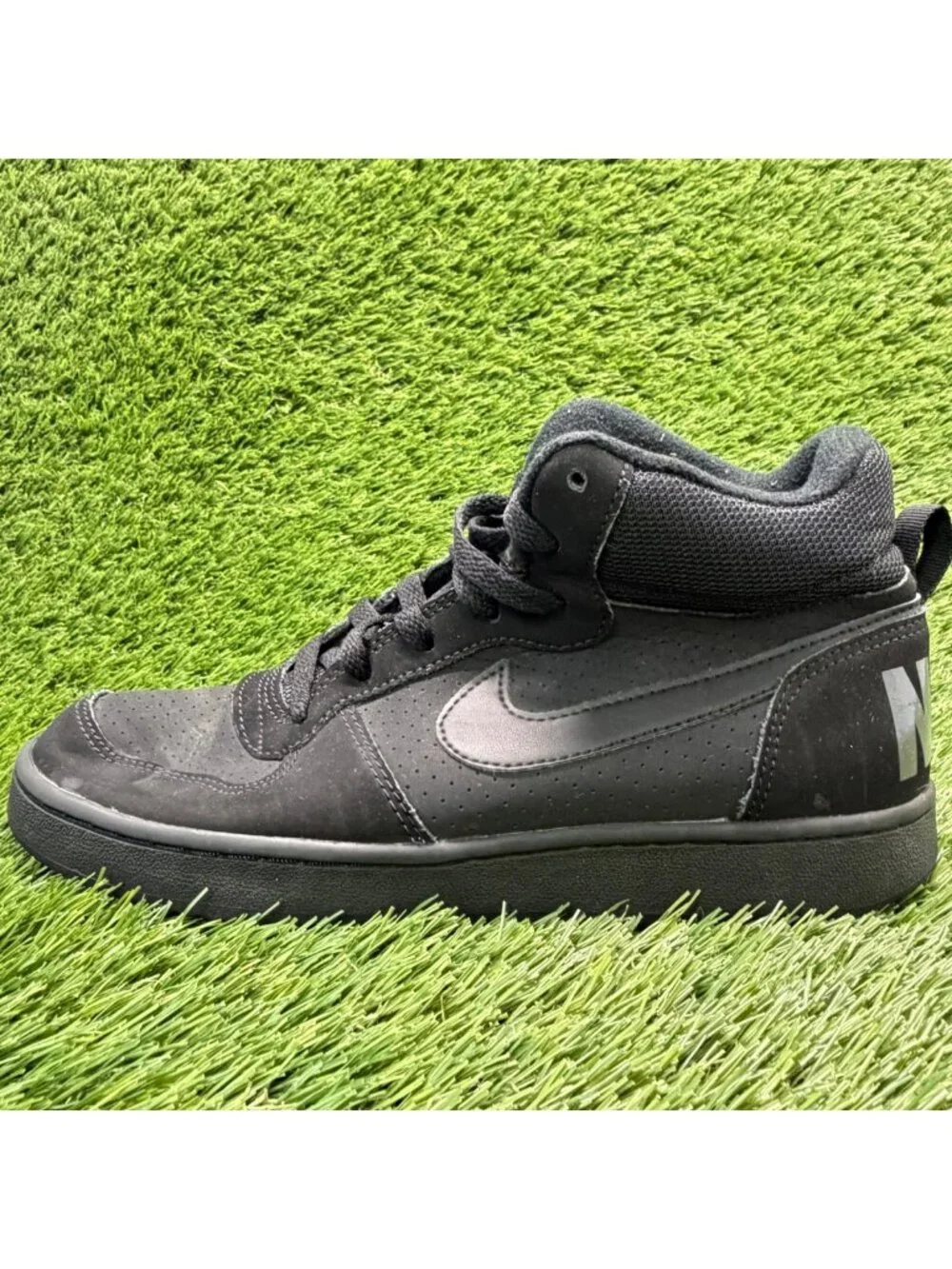 Nike Court Borough Mid GS Boys Size 5.5Y Black Athletic Lifestyle Shoes Sneakers